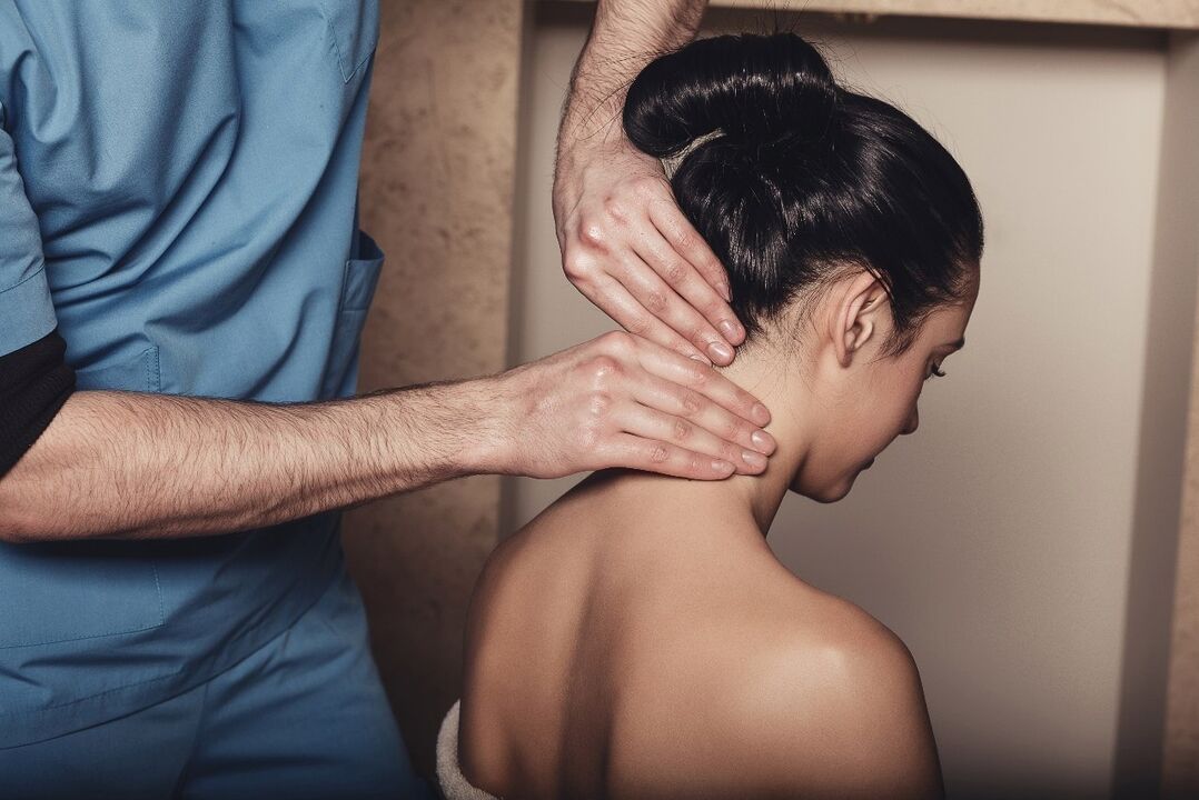 masaż karku na osteochondrozę